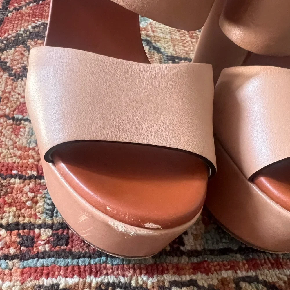 Chloe - Picture 5 of 8